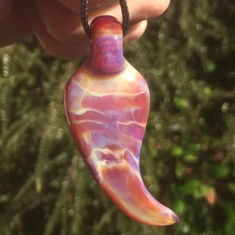 Claw Pendant Necklace with Swirls